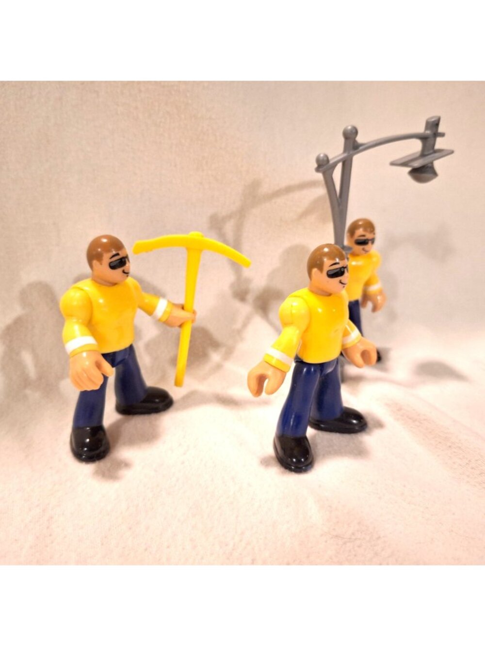 Imaginext City Rescue Construction Yellow 3 Figures Lot with Lamp Post Axe - Picture 7 of 15